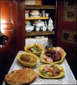 Le plat emblématique du Léon. Il signifie viande et farce.