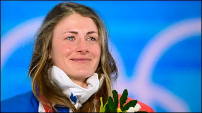Quelle biathlète française a remporté la médaille d'or sur la mass start ?