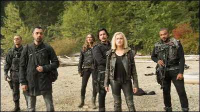 Pourquoi Raven marche-t-elle sur une seule jambe dans la saison 2 ?