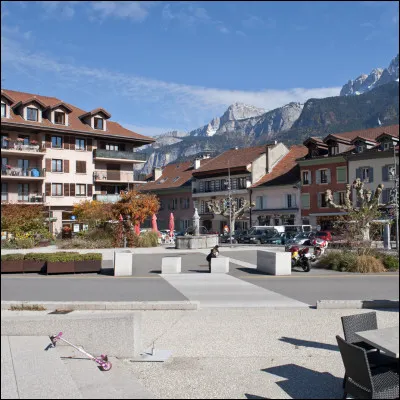 Quelle est l'intruse parmi ces villes ?