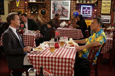 Quel détail change Barney pour pouvoir plaire au père de Robin ?