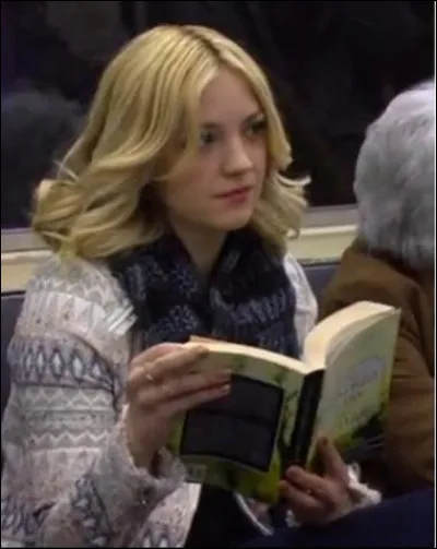 Comment se prénomme cette copine de Ted complètement folle ?