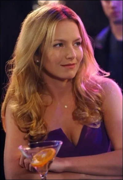 En quoi est déguisée Quinn, l'ex-petite amie stripteaseuse de Barney, qui a été invitée pour son enterrement de vie de garçon ?