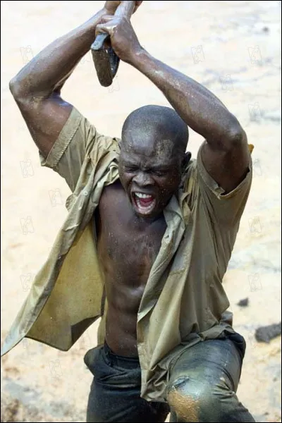 Dans quel film Djimon Hounsou est-il un homme qui a été forcé de travailler dans des mines ?