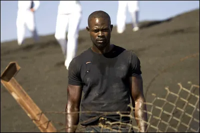 Dans quel film Djimon Hounsou est-il un vétéran du GIGN chargé de traquer des fugitifs ?