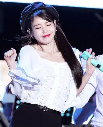 En quelle année a-t-elle commencé sa carrière de chanteuse ?