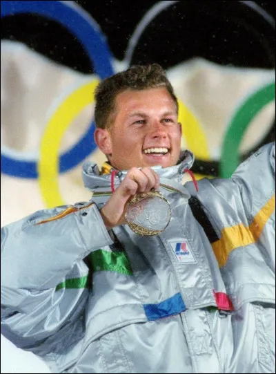 De quel sport d'hiver Edgar Grospiron est-il devenu champion olympique en 1992 ?
