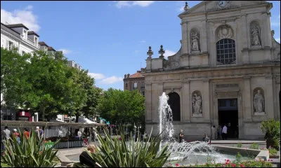 Quelle est l'intruse parmi ces villes ?