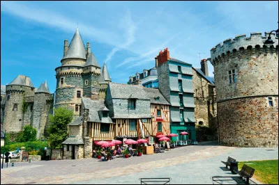 Quelle est l'intruse parmi ces villes ?