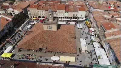 Quelle est l'intruse parmi ces villes ?