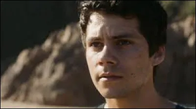 Qui parle en premier &agrave; Thomas d&egrave;s que ce dernier sort de sa cabane apr&egrave;s s'&ecirc;tre &eacute;vanoui dans le film ''Le Rem&egrave;de mortel'' ?