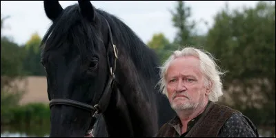 Dans quel film Niels Arestrup refuse-t-il que ses chevaux soient réquisitionnés par les allemands ?