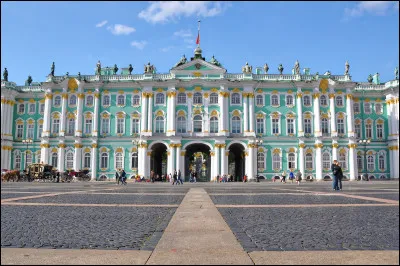 Dans quelle ville russe se trouve le musée de l'Ermitage ?