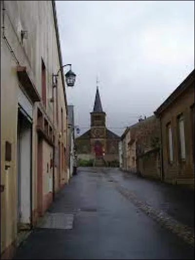 Nous terminons notre balade dans le Grand-Est, à Ville-sur-Lumes. Commune de l'aire d'attraction Carolomacérienne, elle se situe dans le département ...