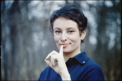 Connue sous son nom de scène "Barbara", elle disait à son public : "mon plus grand amour c'est vous". Quels sont les prénoms de cette madame Serf à l'état civil ?