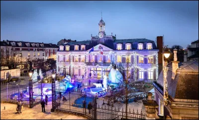 Quelle est l'intruse parmi ces villes ?