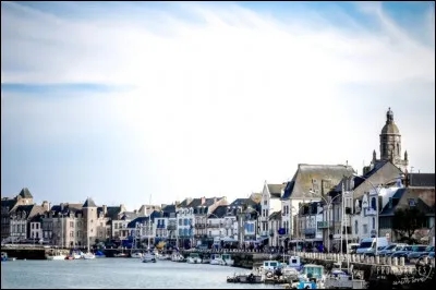 Quelle est l'intruse parmi ces villes ?