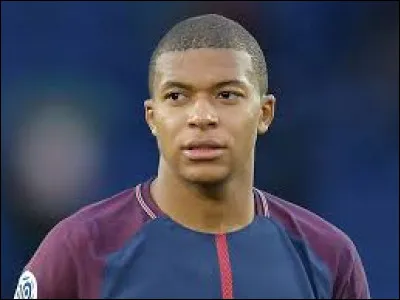 Qui est ce joueur de foot ?