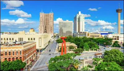 Quelle est cette ville du Texas, cité militaire, de tourisme et de haute technologie, surnommée "Petite Venise du Texas" ?