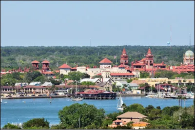Quelle est cette ville de Floride, la plus vieille cité des États-Unis fondée en 1525 par les Espagnols ?