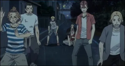 Une bagarre se déclenche entre tes amis et un groupe d'inconnus...