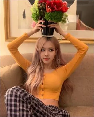 De quel instrument sait-elle jouer ?