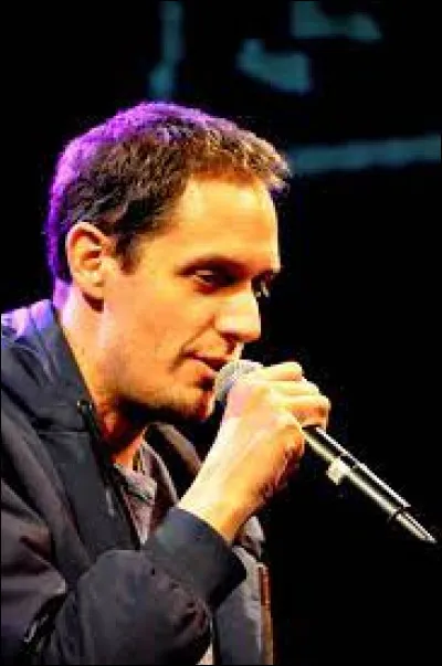 Dans quelle chanson le slameur s'adresse-t-il à un journaliste ayant eu des propos hallucinants sur le physique des chanteurs, notamment celui de la talentueuse Hoshi ?