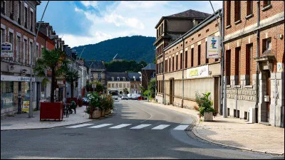 Quelle est l'intruse parmi ces villes ?