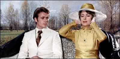 "Vingt-quatre heures de la vie d'une femme" est joué par Danielle Darieux.