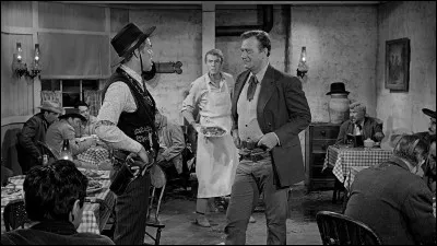 Quel cinéaste a réalisé le western "L'homme qui tua Liberty Valance" (1962) avec John Wayne, James Stewart et Lee Marvin ?