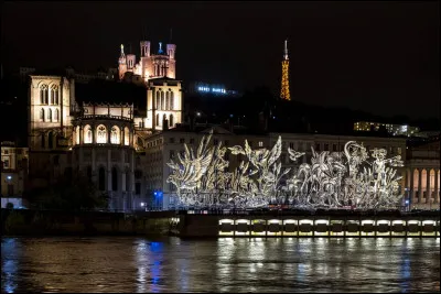 Durant quel mois se déroule traditionnellement la fête des lumières à Lyon ?