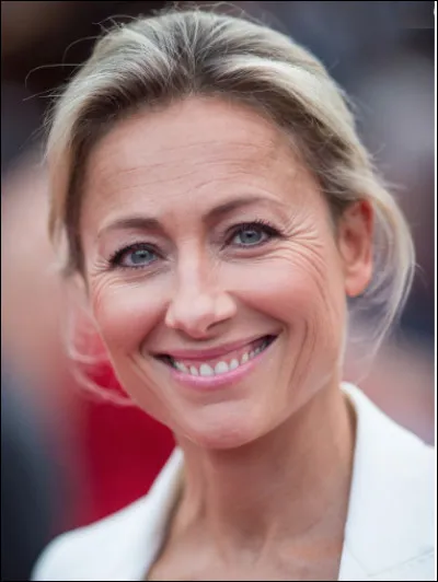 Qui est cette Anne-Sophie, journaliste qui depuis 2017 présente le journal de 20h de France 2 en semaine ?