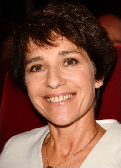 Quelle est cette Elizabeth, journaliste de radio et de télévision à RTL et depuis 2019 à LCI ?