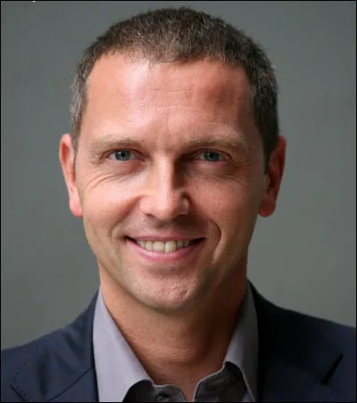 Qui est ce Thomas, journaliste à TF1, LCI, France 5, France 2, RTL, C News et depuis 2020 à B Smart TV ?