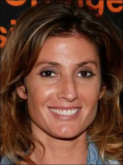 Qui est cette Caroline, journaliste à D8 puis C8 ?