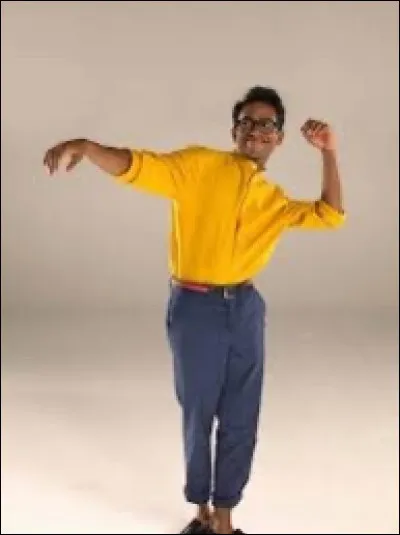 Avec qui Inès finira-t-elle par sortir en fin de saison 1 et début de saison 2, juste avant qu'il ne parte pour l'École du ballet de Londres ?