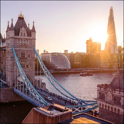 Quel b&acirc;timent construit en 1851 et d&eacute;truit par un incendie en 1936 donne son nom &agrave; un secteur r&eacute;sidentiel du sud de Londres ?