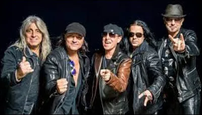 Quel est le nom du 19e album studio du groupe allemand Scorpions sorti en février 2022 ?