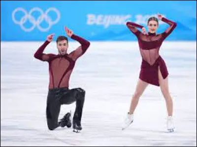 Lors des Jeux olympiques d'hiver 2022, dans quelle épreuve de la discipline du patinage artistique la France a-t-elle obtenu une médaille d'or ?
