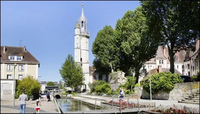 Quelle est l'intruse parmi ces villes ?