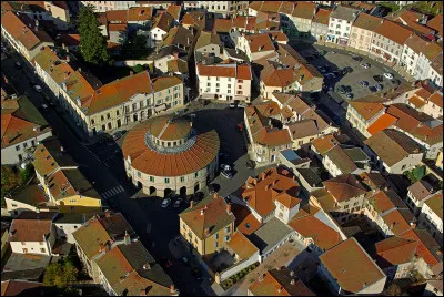 Quelle est l'intruse parmi ces villes ?