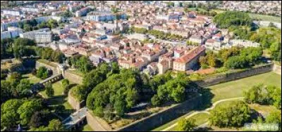 Quelle est l'intruse parmi ces villes ?