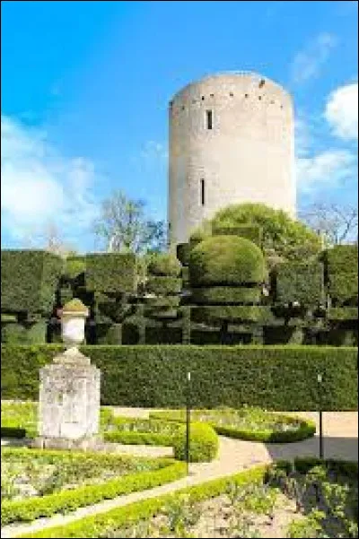 Selon la légende, la tour Blanche d'Issoudun tiendrait son nom de Blanche de Castille, qui était ...