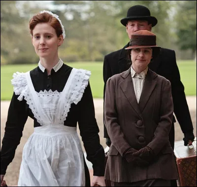 Chez qui se fait-elle embaucher par la suite ?