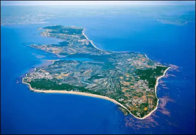 Quel est le nom de cette île située dans le département de la Charente-Maritime ?