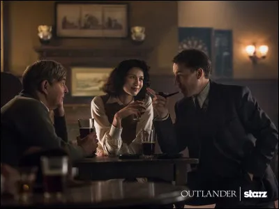 Après ce rituel, ils retournent chez le révérend Wakefield, là où ils logent. Que décide Claire ?