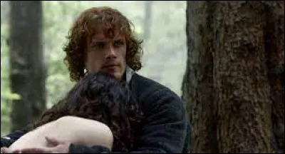 Claire et Jamie vont s'enfuir grâce au sacrifice de Geillis. Jamie a déjà vu la trace du vaccin sur le bras de Claire et se demande si elle aussi est une sorcière. Lui pose-t-il la question ?