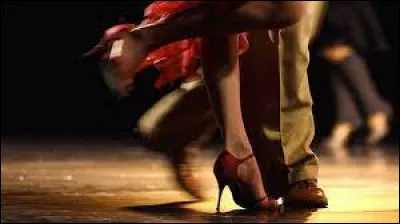 Qui est le réalisateur du film "Le dernier tango à Paris" ?