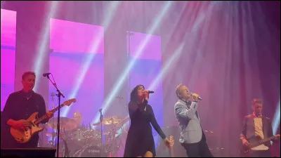 Complétez : 
"Annar draumur rétt að..."