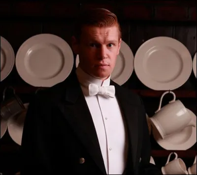 Qu'apprend Carson à Alfred ?